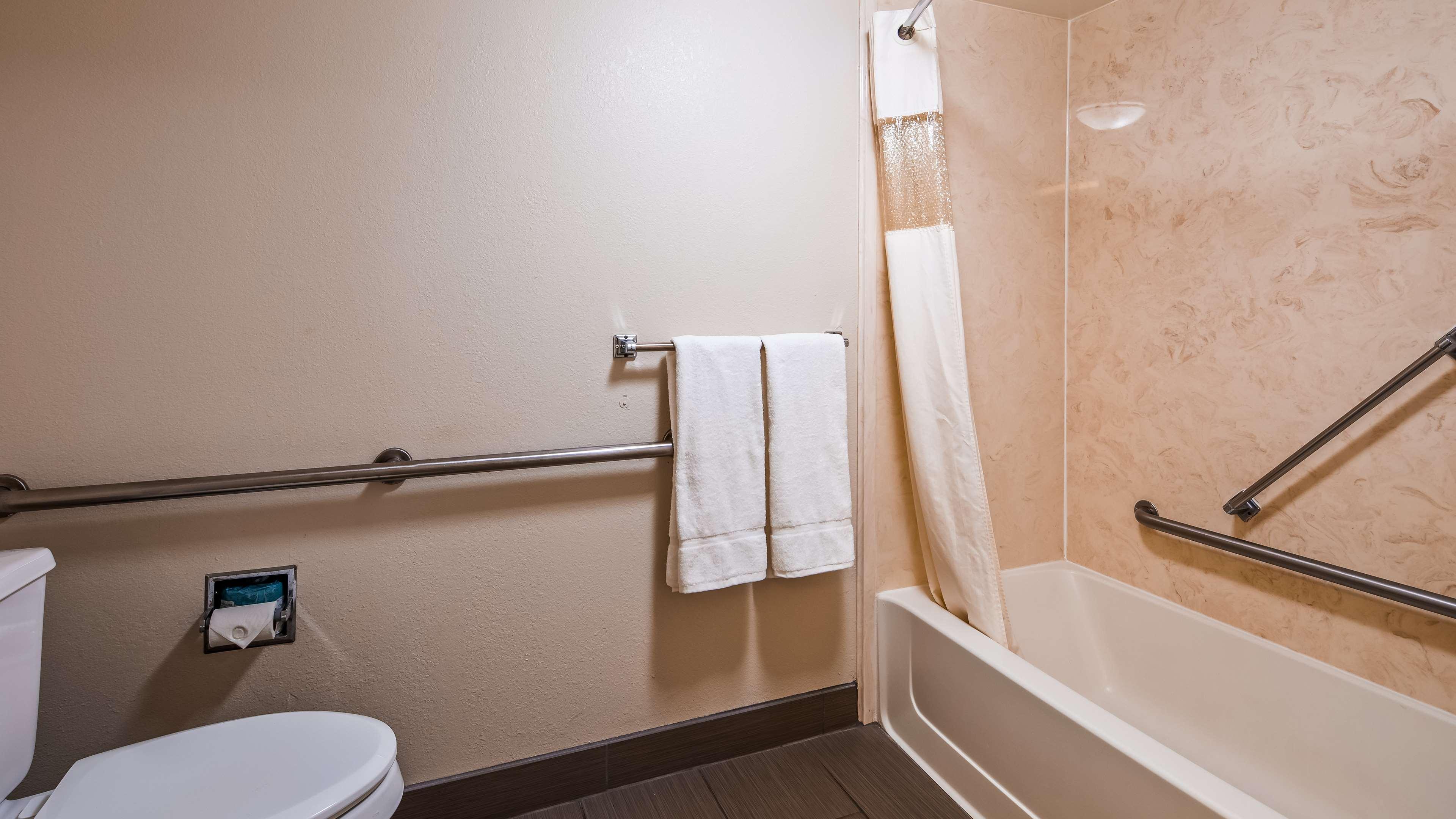 Best Western Airport Inn Пърл Екстериор снимка