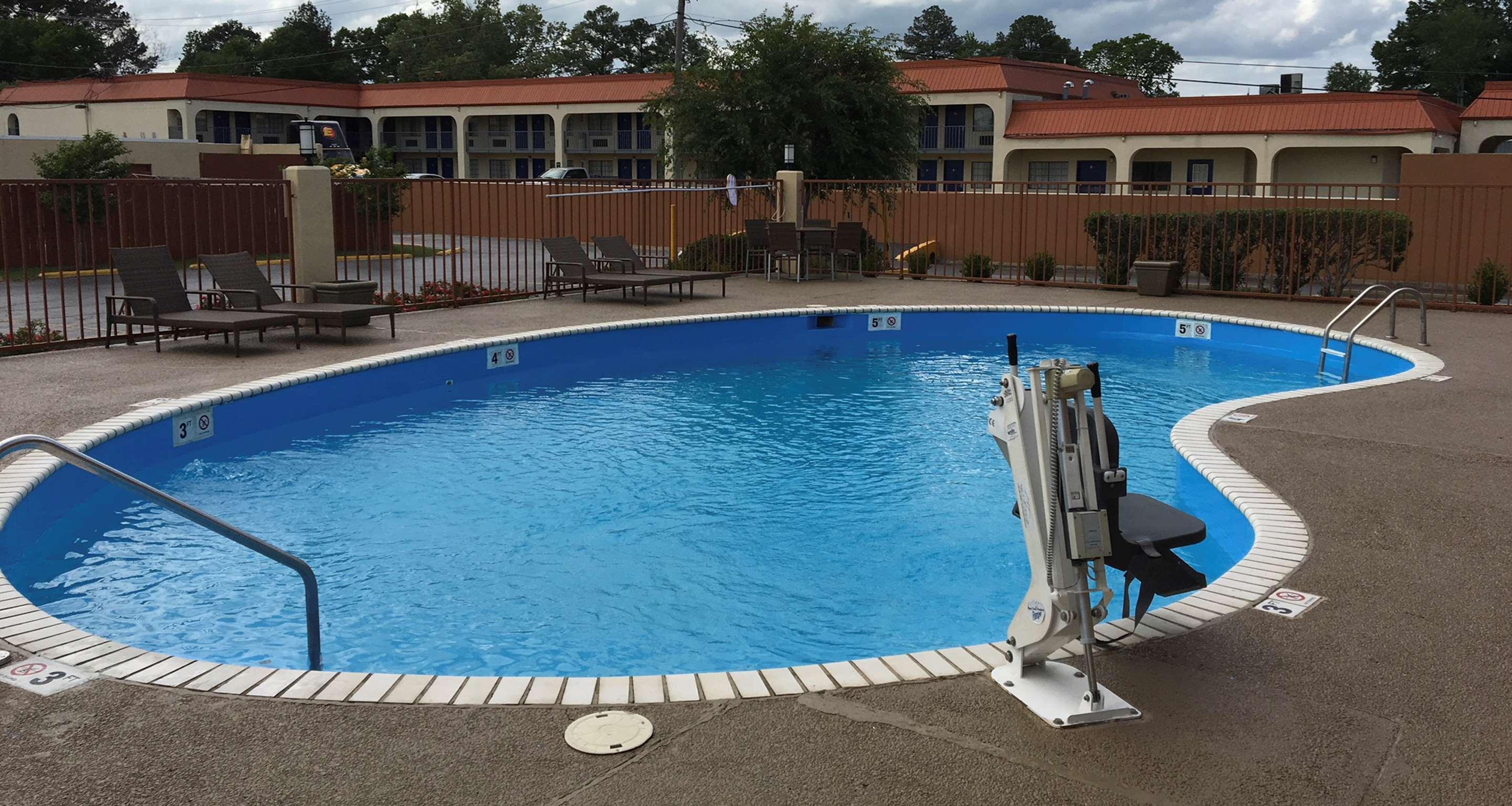 Best Western Airport Inn Пърл Екстериор снимка