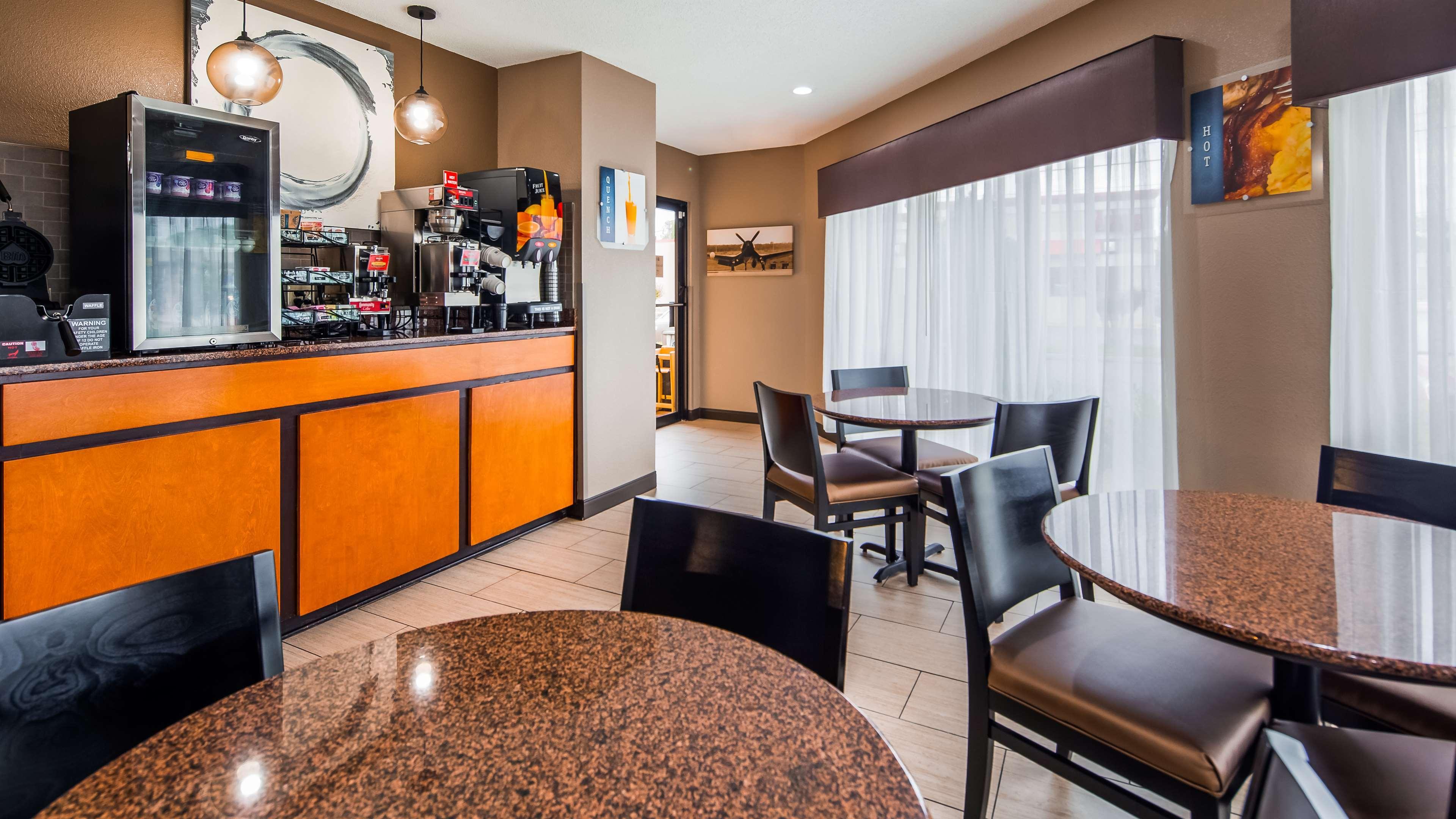 Best Western Airport Inn Пърл Екстериор снимка