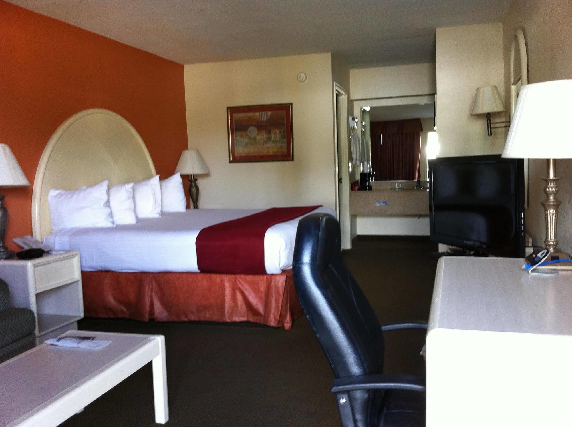 Best Western Airport Inn Пърл Екстериор снимка