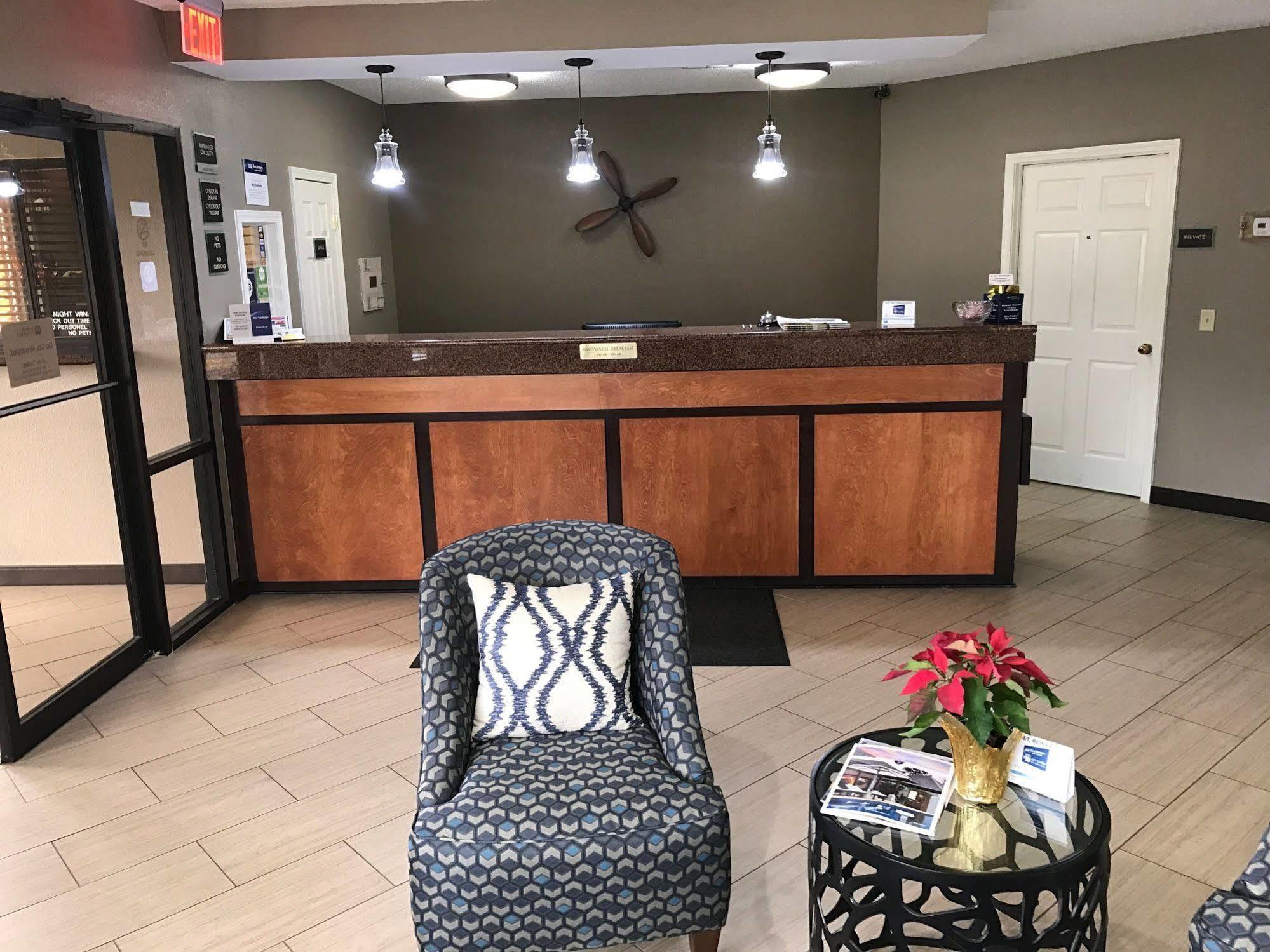 Best Western Airport Inn Пърл Екстериор снимка