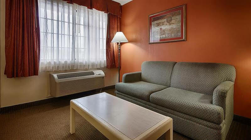 Best Western Airport Inn Пърл Екстериор снимка